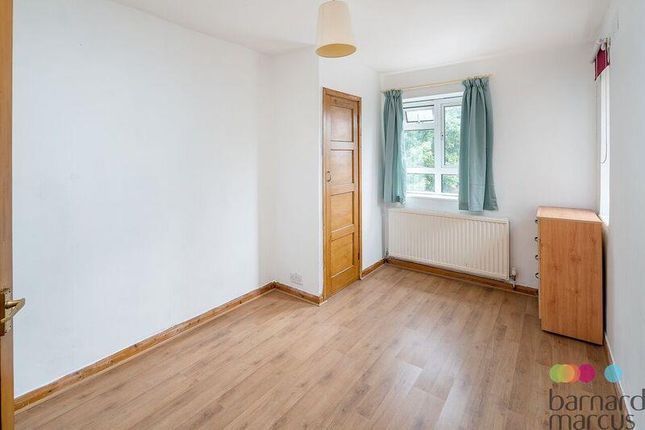 Flat 27, Burnbrae Close, London photo 4