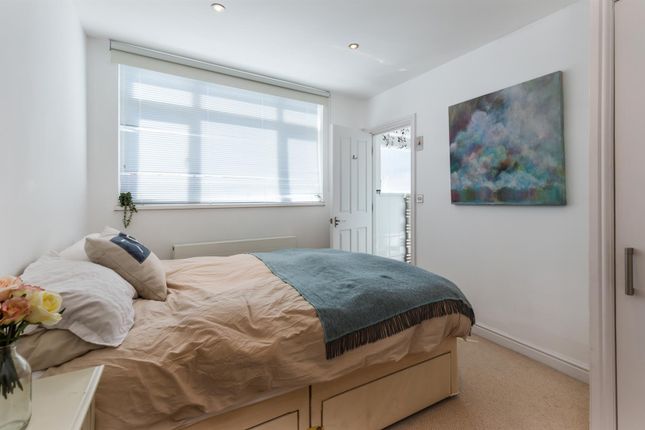 Flat for sale in Panoramic Harbour Views, High Street, Cowes