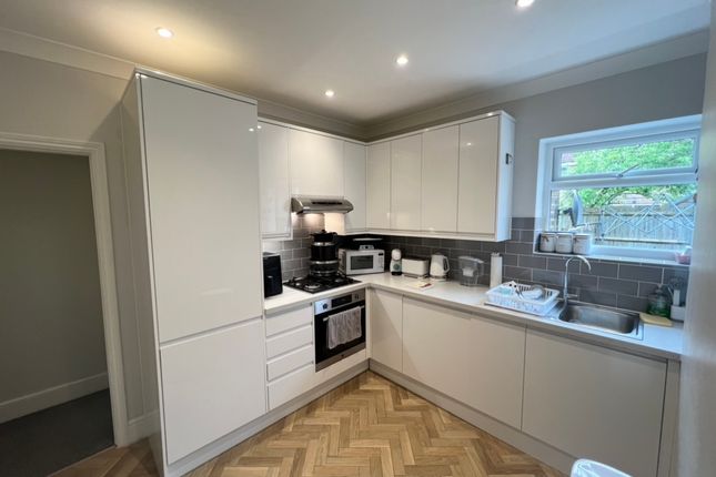 Flat to rent in Seaford Road, Ealing