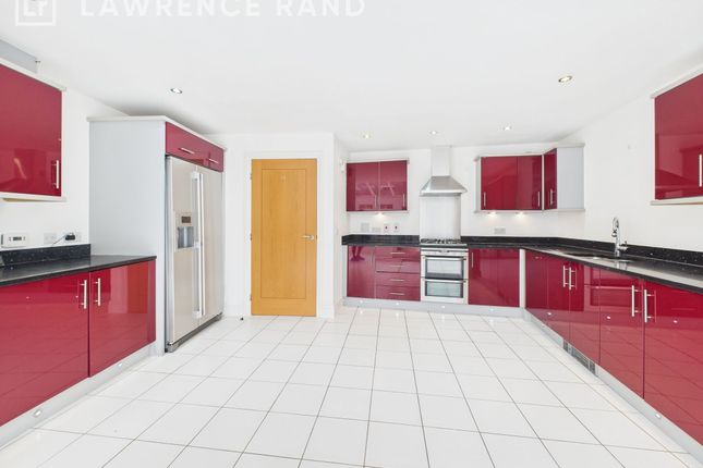 12 Flowers Avenue, Ruislip photo 3