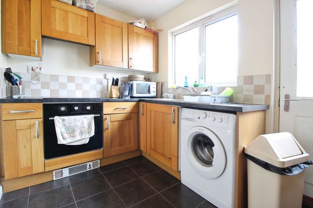 67 Chandos Close, Swindon photo 4