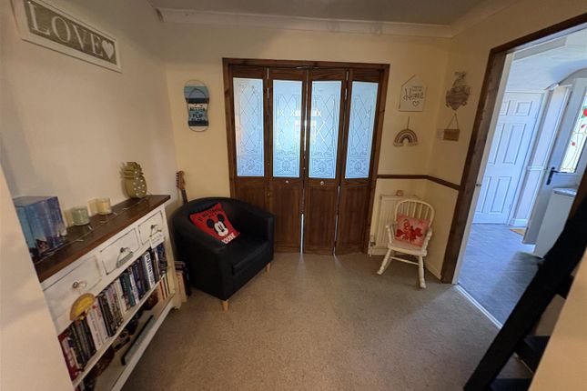12, Western Avenue, Batley photo 5