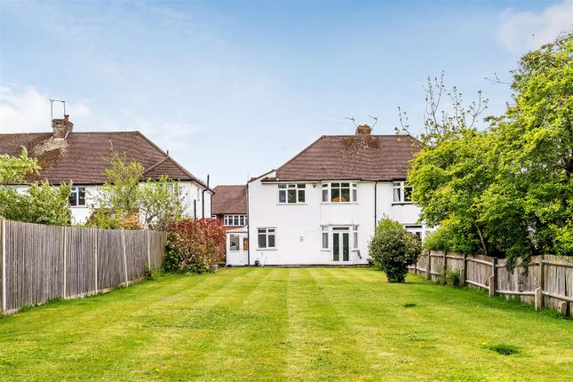 7, Chaffers Mead, Ashtead photo 2