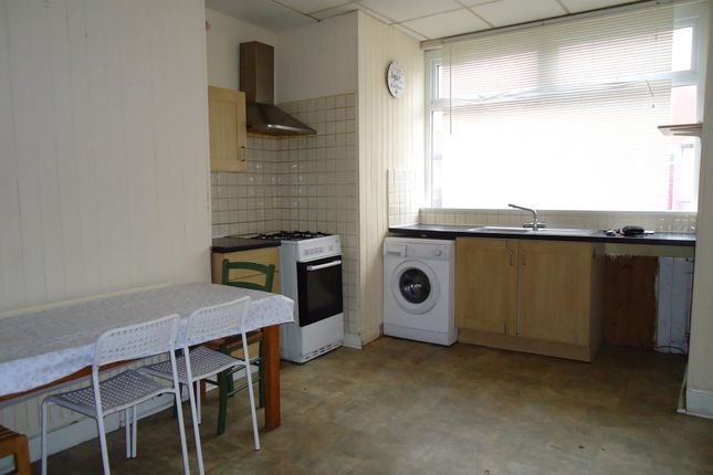 16, Cross Flatts Drive, Leeds photo 2