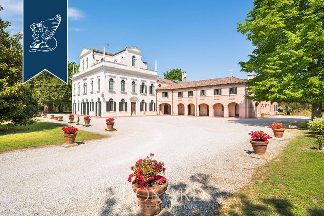 Villa for sale in Mogliano Veneto, Treviso, Veneto