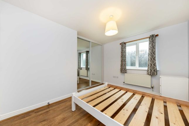 Flat for sale in Gilbert White Close, Perivale, Greenford