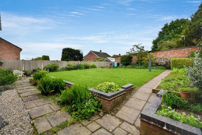 10, Frobisher Drive, Stone photo 4