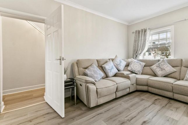 22, Castle Road, Glasgow photo 4