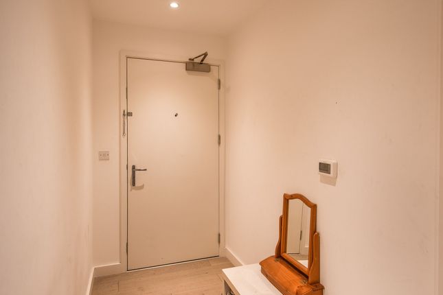 Flat 2, Burnell Building, London photo 3