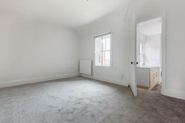 Flat to rent in Straight Road, Old Windsor