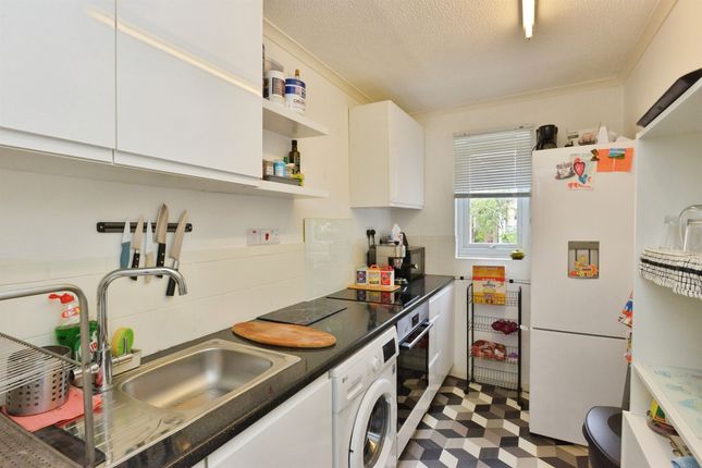 85, Denmead, Milton Keynes photo 3