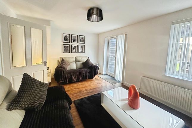 4, Canal Mews, Chesterfield photo 3