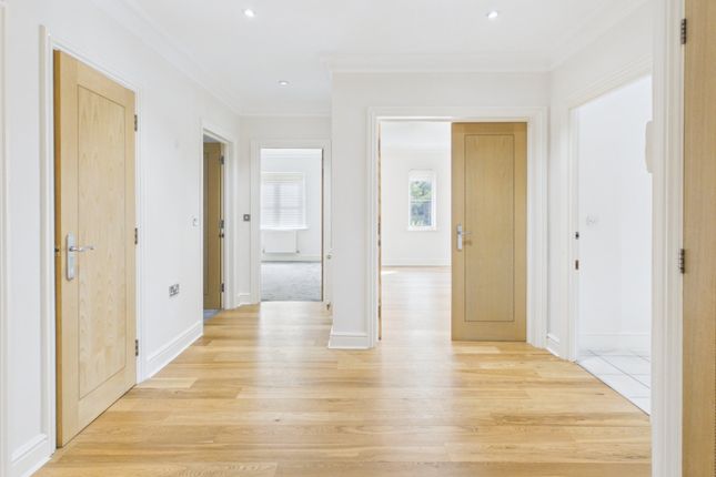 2 Tudor Court, 34, North Park, Gerrards Cross photo 4