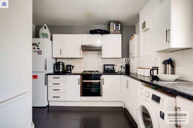 Flat to rent in Pond Road, London