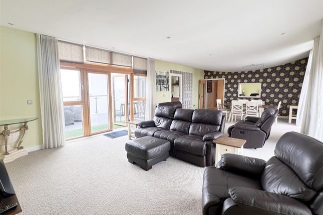 35 Centauri Court, Midway Quay, Eastbourne photo 4