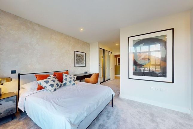 Flat to rent in New Tannery Way, London