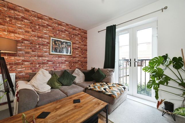 Flat for sale in Hayes Drive, Three Mile Cross, Reading