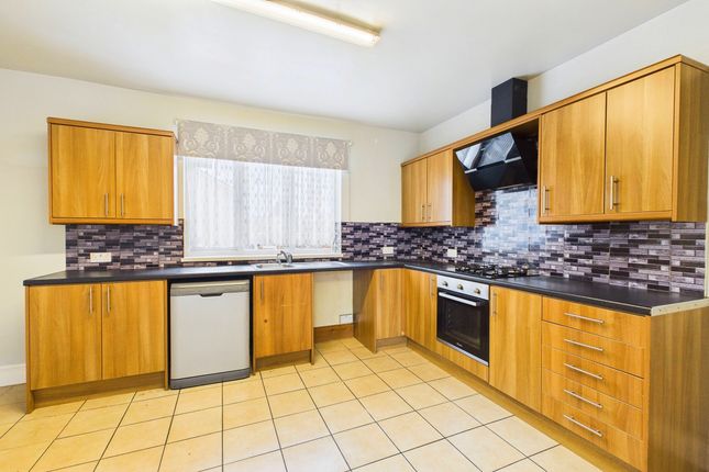 36, Shady Side, Doncaster photo 2