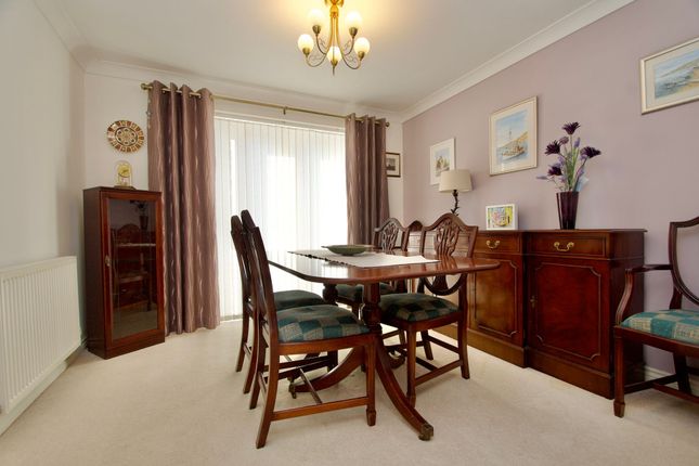12 Flawn Way, St. Neots photo 4