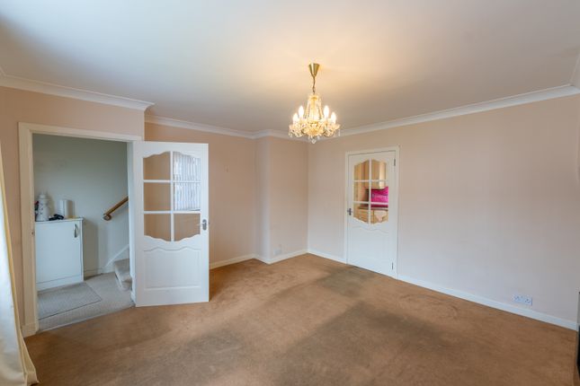 3 Braehead Place, Bellshill photo 4