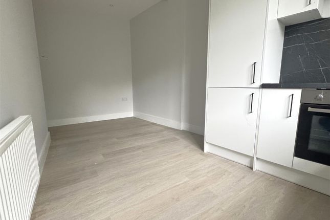 Flat 5, 150 High Street, Beckenham photo 3