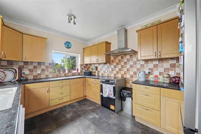30 Chesswood Road, Worthing photo 4
