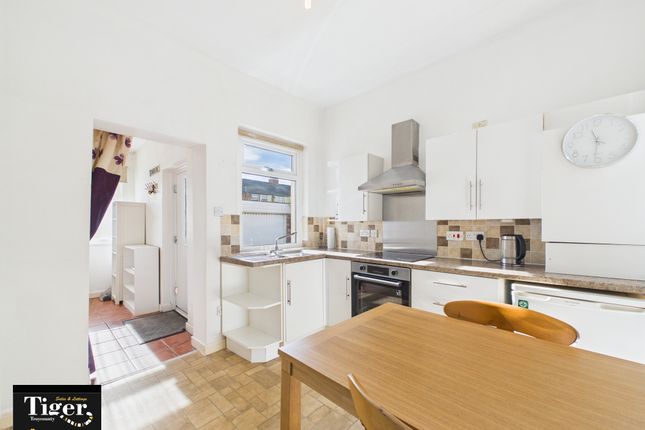 42, Hemingway, Blackpool photo 3