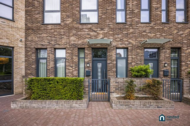 2-bed house on 16 Williamsburg Plaza, London, £675,000