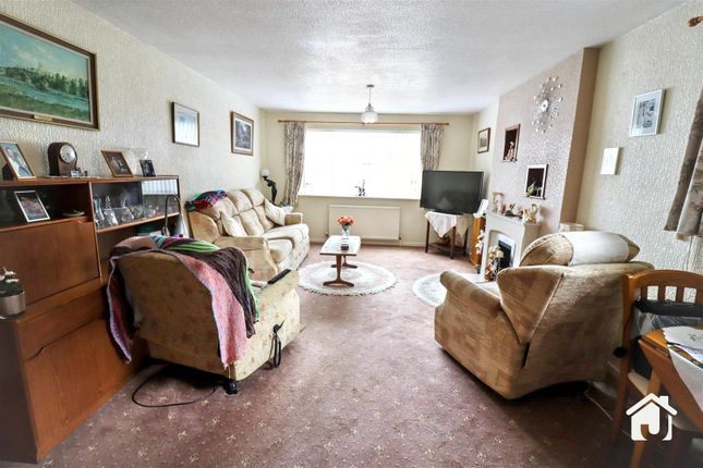 3, Elm Close, Leicester photo 3