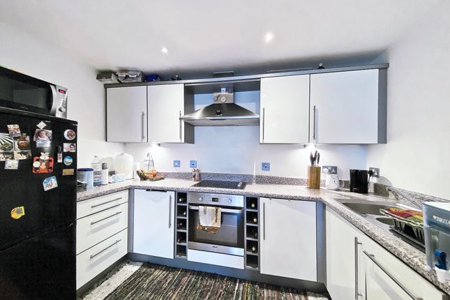 4, Centro, Camberley photo 2
