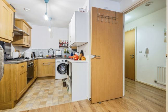 Flat 60, Anchor Point,, Cathedral Walk, Bristol photo 4