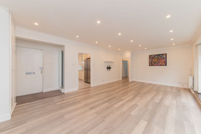 Flat Flat 18, Foreland Court, Holders Hill Road, London photo 2