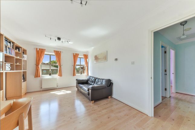 Thumbnail Flat for sale in Highfield Close, London