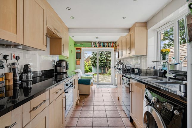 Hale Road, Farnham photo 3