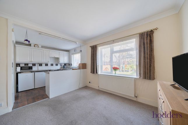 13, Liberty Hall Road, Addlestone photo 2