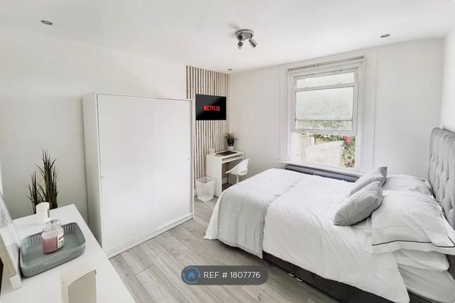 Thumbnail Room to rent in Minet Gardens, London