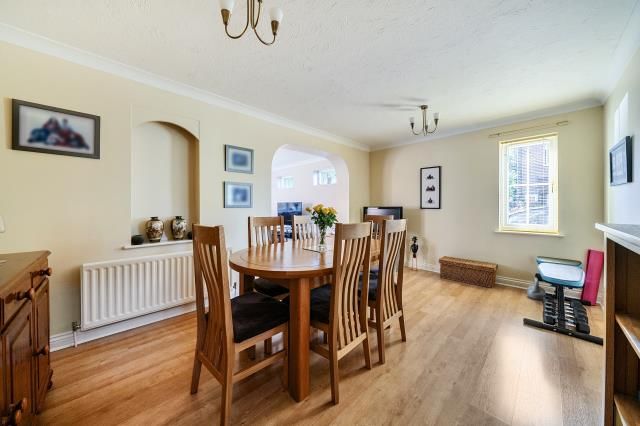 1, Tamarisk Court, Thatcham photo 4