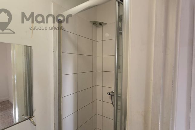 166 Brentwood Road, Romford photo 4