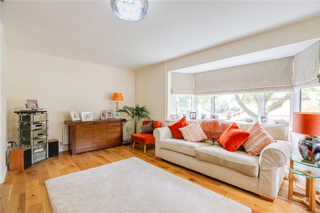 3, Hampton Court, Cardiff photo 4