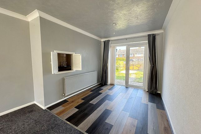 69 Seven Sisters Road, Eastbourne photo 4