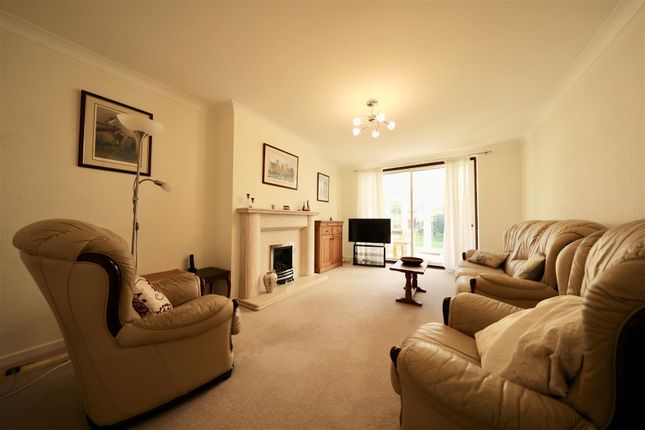 3, Broadlane Close, Cottingham photo 2