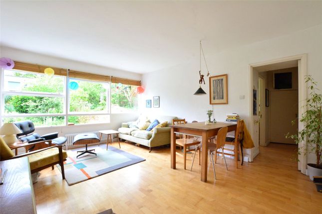 Flat to rent in The Priory, Priory Park, London