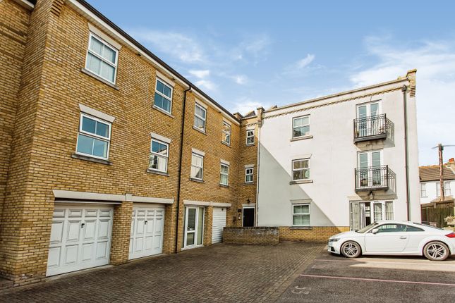 2-bed flat on 30, Audley Court, Southend-on-Sea, £190,000