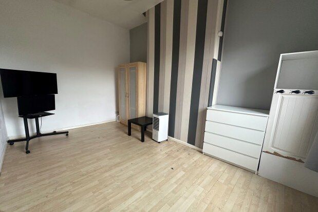 Flat to rent in Victoria Road, Widnes