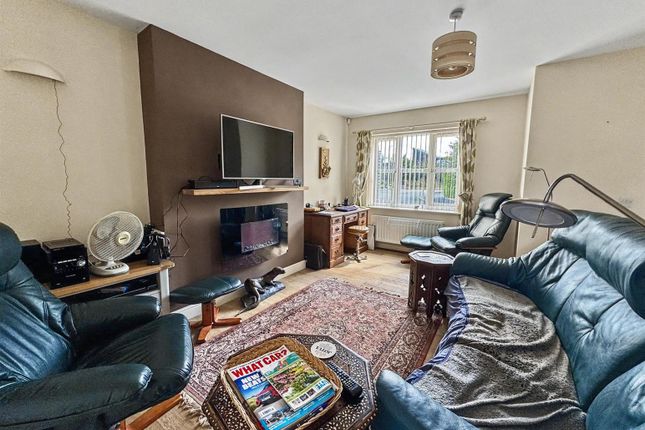 24, Court Meadow, Brecon photo 3