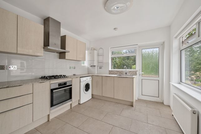 28A,, Aboyne Drive, Raynes Park photo 4