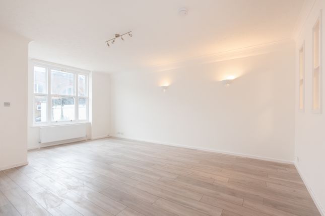 Thumbnail Flat to rent in Lambolle Place, London