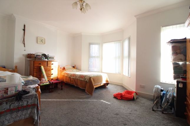 Terraced house for sale in Kenilworth Road, Luton