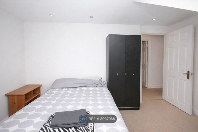 Grovelands Road, London photo 4