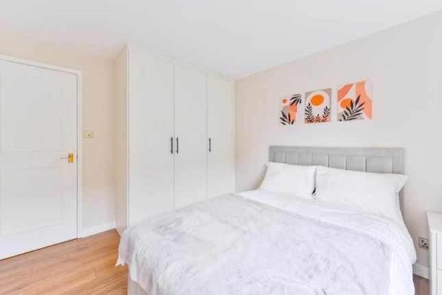 8 Belgrave Court, Ascalon Street, London photo 5